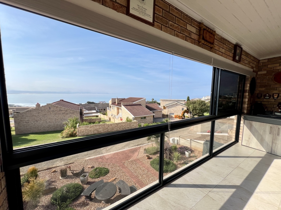 3 Bedroom Property for Sale in Wavecrest Eastern Cape
